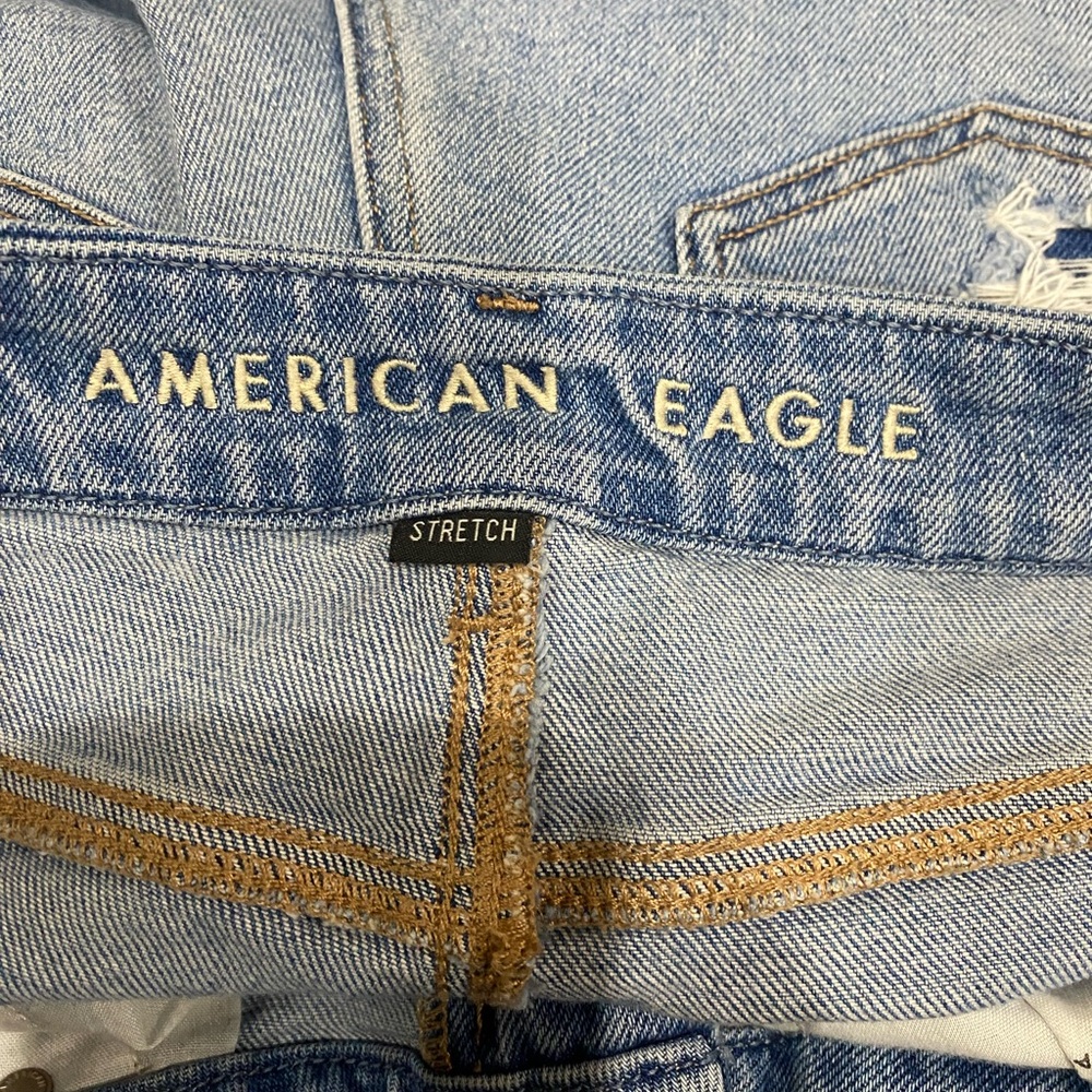 American Eagle Curvy Mom Jeans Size 4 Light Wash Distressed High Rise-242 - Picture 10 of 10